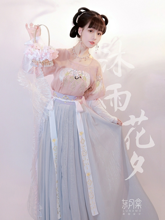东月棠 坦领三件套 M码 穿一 状态良好