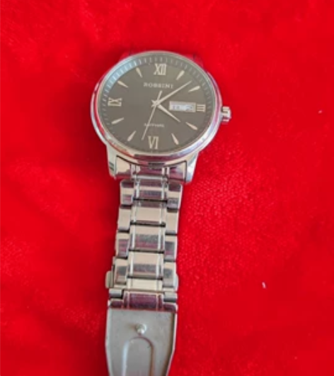 原装正品罗西尼手表，专卖店买的，戴了不到一...