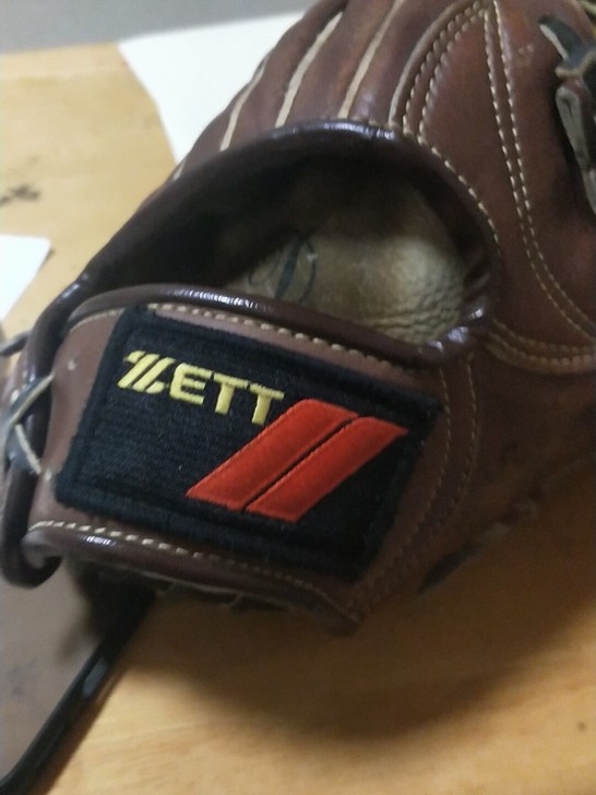 zett棒球手套。已经软化到手即用