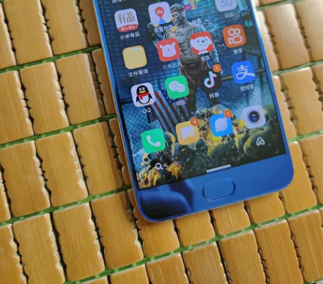 钉子户小米6 后盖前两天刚刚磕碎拆了 目前...