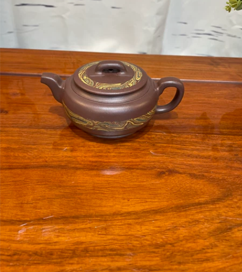 【御带壶】,周伯娟金奖大作绞泥臻品,中南海...