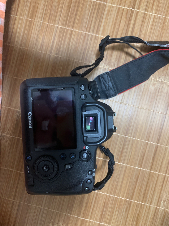 品牌型号： 佳能6d