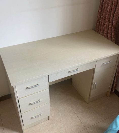 闲置书桌，青园街东岗路交叉口向东一百米路南...