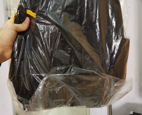 电脑包，买电脑送的书包。 全新，从快递里拆...