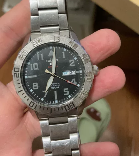 出售一只坏的精工五号手表型号为SRP755...