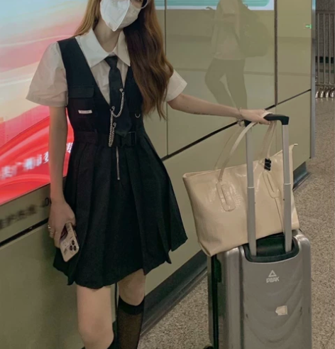纯欲风连衣裙黑色减龄背带裙女2022早春季...