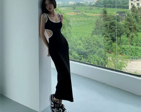 2022年新款小众别致露腰性感辣妹包臀裙黑...