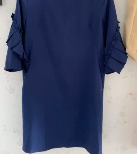 藏青荷叶边连衣裙，很洋气，有口袋休闲，正装...