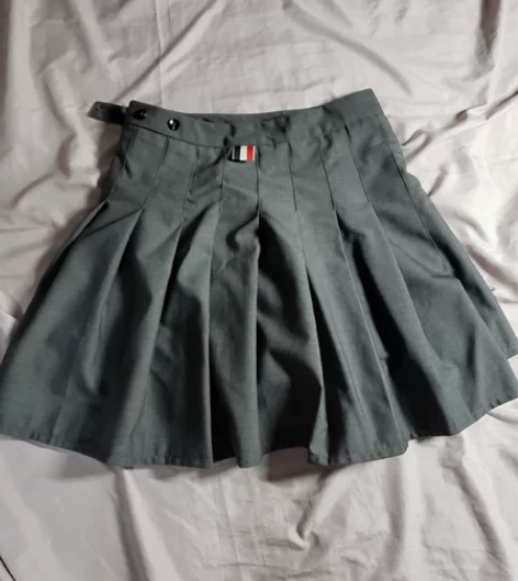 百褶裙S码 感兴趣的话点“我想要”和我私聊...