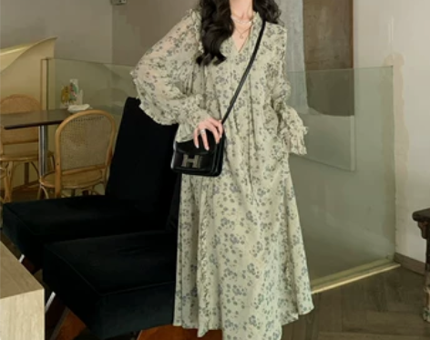 任小艺秋季高级感长袖木耳边碎花连衣裙女小众...