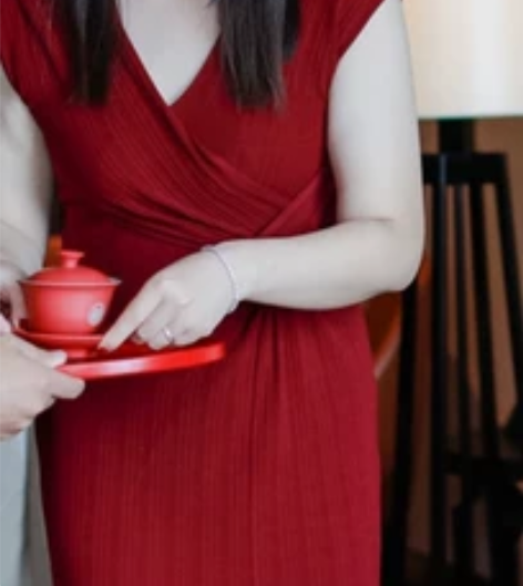 性感连衣裙2021夏装新款法式V领设计感小...