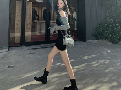 针织连衣裙女2020年新款春秋韩版黑色收腰...