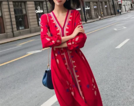 波西米亚民族风棉麻连衣裙刺绣红色大码显瘦裙...