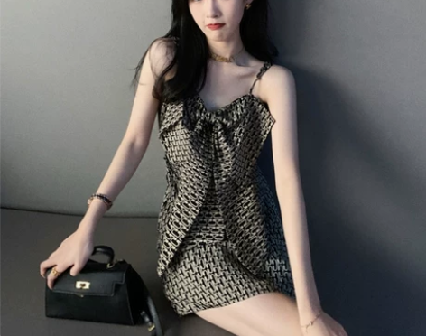 吊带一字肩连衣裙女性感漏背显瘦气质女神范减...