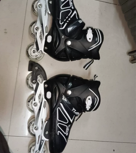 原价148的旱冰鞋  适合42－45的大码...