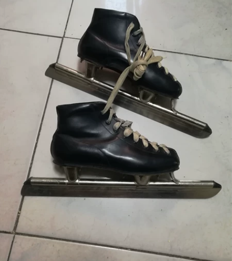 老古董冰刀，1995年买的，37号女款纯牛...