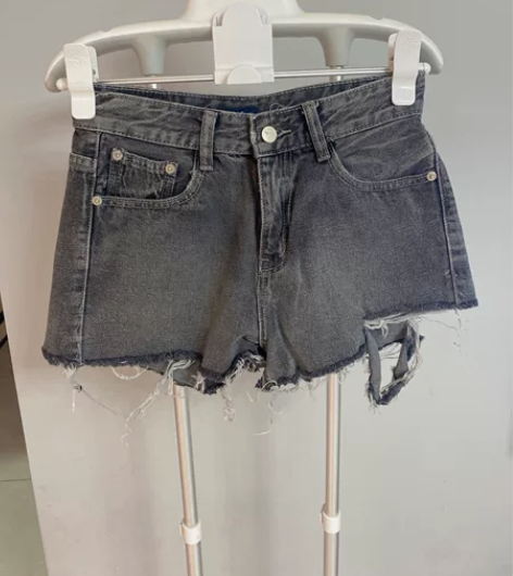 牛仔短裤，烟灰色，洋气 感兴趣的话点“我想...