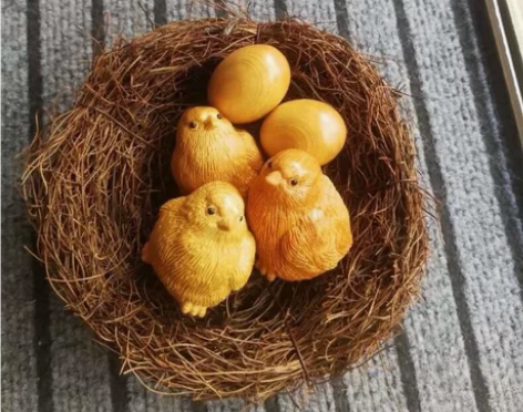 崖柏木公鸡雕刻手把件带鸡窝把件小鸡一窝木雕...