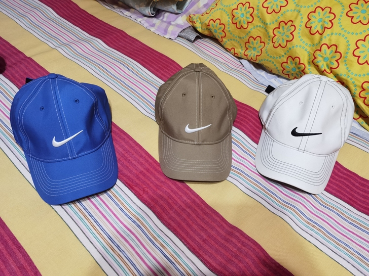 nike明线帽，每个颜色都好好看，所以都买...