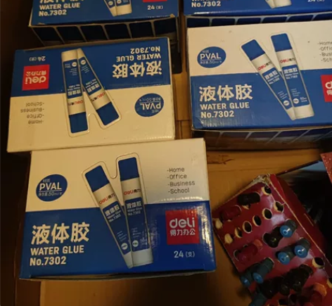 得力胶水24支/10元，胶棒10元 店不开...