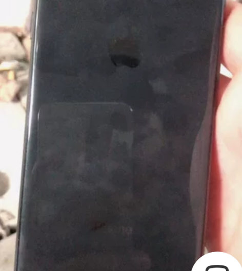 苹果8，国行64g，全原装，修过一次不开机...