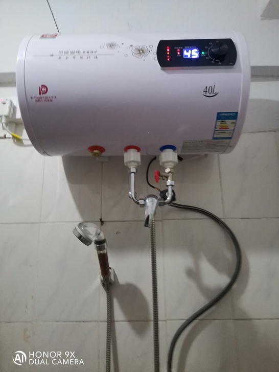 因辞工到期急转热水器温度可调节，圆通40L...