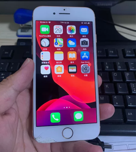 苹果8 换的原屏 外碎 国行64g 有id...