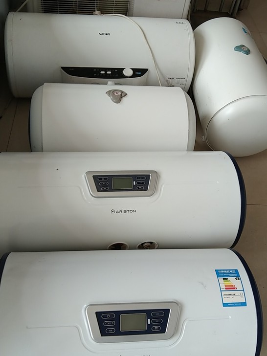 各种品牌热水器,成色都不旧,看上哪个私聊我!