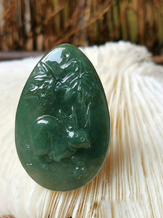 翡翠 油青 生肖兔牌 吊坠 精雕色辣通透 ...