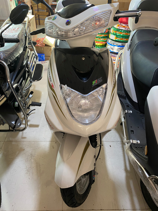 特价促销爱立新125踏板车,汽油车,国四可...