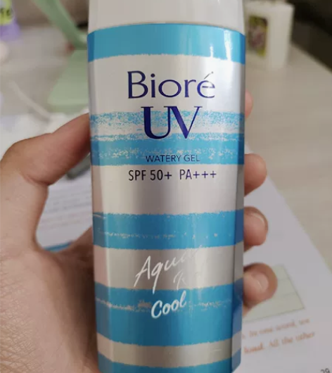 出碧柔水感防晒 酸奶乳酪质地，流动性可以，...