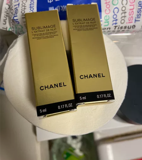 香奈儿夜间精华5ml，就两个，标价为单个价...