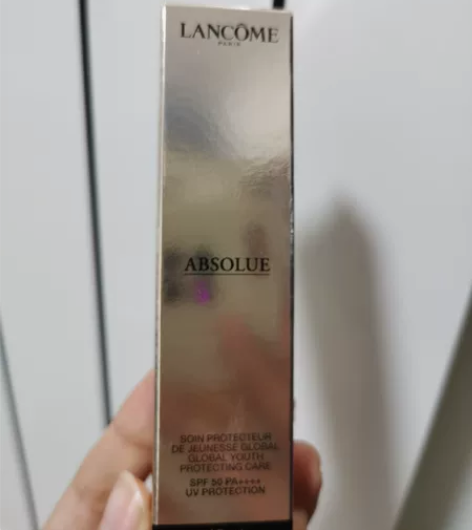 银泰买兰蔻菁纯面霜送的 自己不需要 日期到...