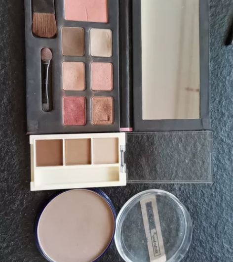 眼影眉粉修容，付邮送，第一个大的已过期 感...