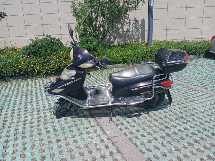 96伏大功率自用电动车，带人爬陡坡没有任何...