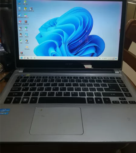 宏基i5笔记本，屏幕有瑕疵，能正常使用，具...