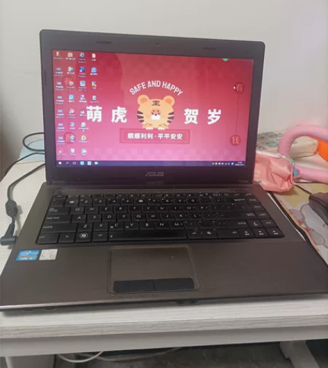 个人一手笔记本，华硕笔记本，i3细节，一直...