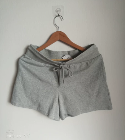 全新gap女士短裤，运动卫裤，质量很软腰部...