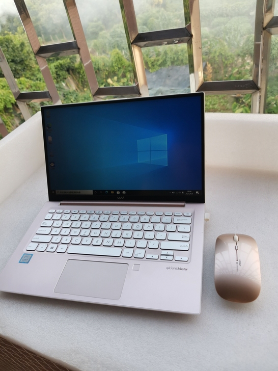 华硕A豆，八代i3，4G内存，256G固态...