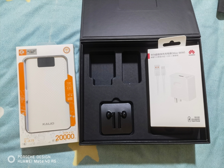 充电宝，20000毫安时超大充电宝，未拆封...