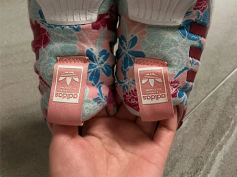 阿迪运动鞋，自家女儿穿小的，专柜购买的，鞋...