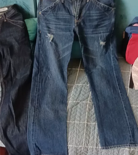 两条牛仔裤,尺码都是30的。裤长正常,当时...