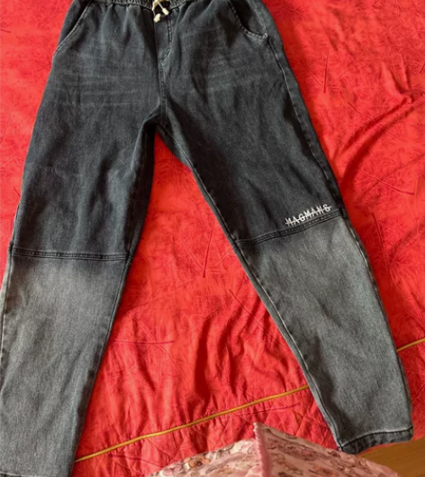 男款牛仔裤,穿过2次,腰围2尺8左右可穿,...