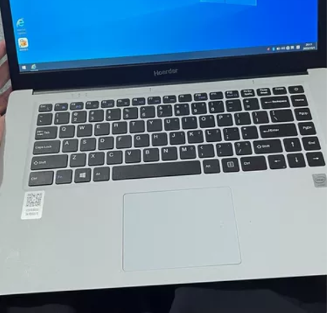 出售一台本人闲置电脑很新的轻薄英特尔笔记本...