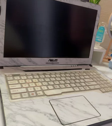 华硕飞行堡垒笔记本电脑 屏幕边缘轻微翘起 ...