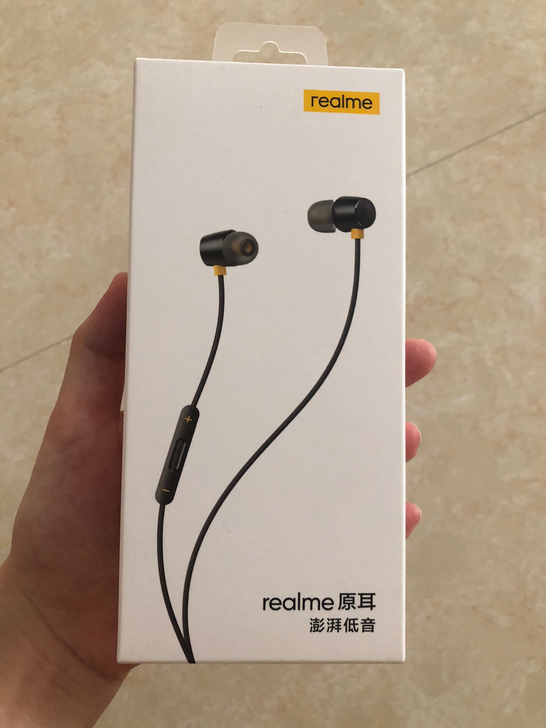 realme原耳澎湃低音耳机，耳机进行DB...
