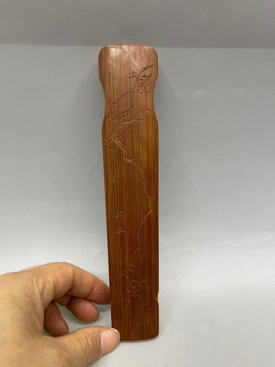 回流，老竹子裁纸刀一把，东西很漂亮，刻工简...