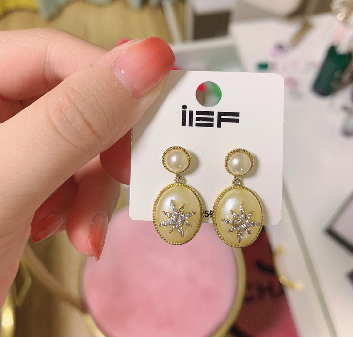 立体蝴蝶刺绣渔夫帽白色，买来就带过一次，下...