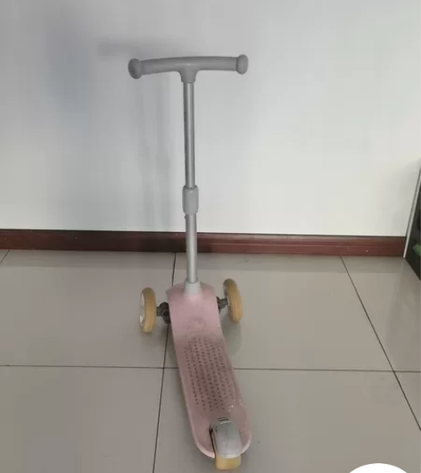 因搬家转让孩子滑板车，刚入不到半年，质量很...