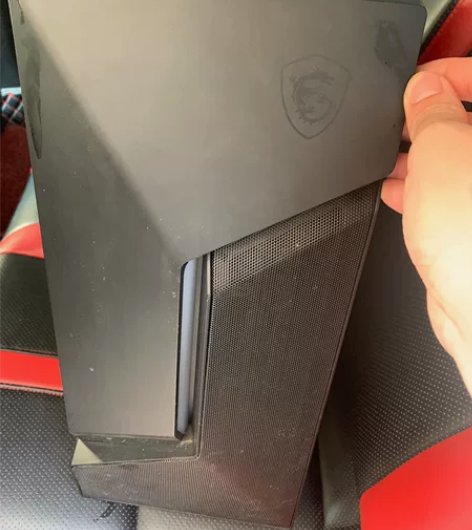 机箱电源 一个侧透机箱一个600W的电源。...